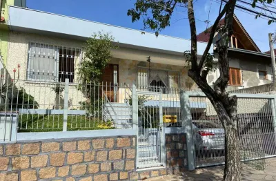 Casa com 5 quartos à venda na travessa anunciada, 69, vila ipiranga, porto alegre por r$ 750.000