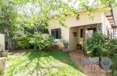 Casa com 2 quartos à venda na rua miracema, 294, chácara das pedras, porto alegre por r$ 850.000