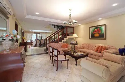 Casa com 4 quartos à venda na rua doutor barbosa gonçalves, 610, chácara das pedras, porto alegre por r$ 2.990.000