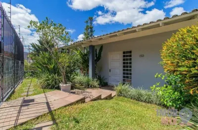 Casa com 3 quartos para alugar na rua carlos huber, 91, três figueiras, porto alegre por r$ 15.000