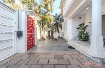 Casa com 5 quartos à venda na rua professor juvenal miler, 80, rio branco, porto alegre por r$ 2.500.000