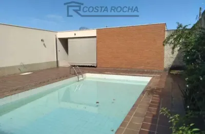 Casa grande com excelente localização para clinica ou moradia