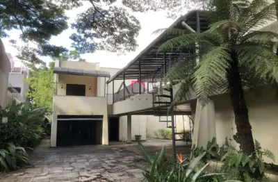 São 718 m² de construção e mais de 1.500 m² de terreno !!!!