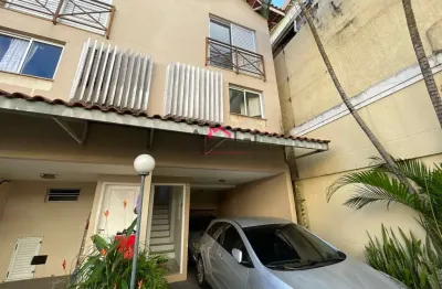 Casa em condomínio fechado ? 2 dorms, 2 vagas ? piscina e churrasqueira