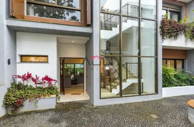 Exclusiva residência em condomínio no alto da boa vista