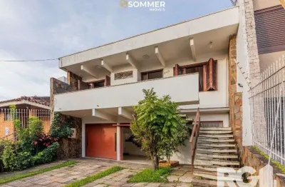 Sobrado com 3 dormitórios, 1suíte e 4 vagas no bairro chácara das pedras.