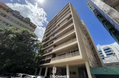 3 quartos, gabinete ou 4º quartos e 1 vaga de garagem junto ao Moinhos de Vento