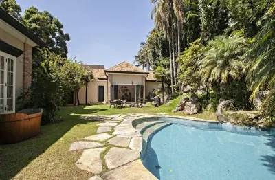 Casa com 5 quartos à venda no Jardim Everest, São Paulo 