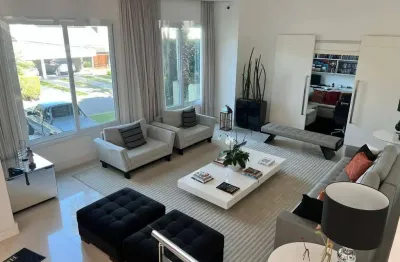 Casa reformada  à venda por r$ 6.800.000,00 em  alphaville, santana de parnaíba, sp