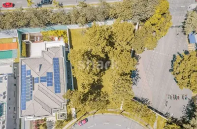 Lote com leve aclive à venda por r$5.000.000,00 em alphaville barueri