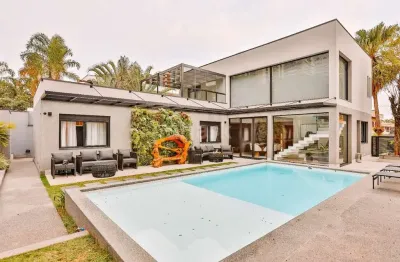 Casa à venda por R$ 12.000.000,00 em Alphaville, Barueri - SP