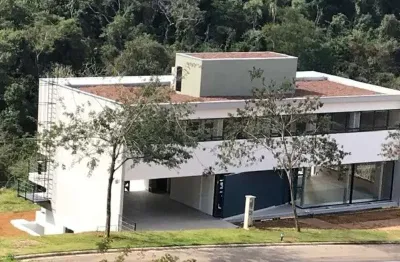 Impecável sobrado de luxo em condomínio fechado em itatiba-sp, 4 suítes, 4 salas, 7 banheiros, 10 vagas, 700 m² de área. venha conferir!
