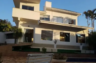 Sobrado de luxo com 5 suítes e 450m² em fátima i, pouso alegre-mg: imperdível oportunidade de investimento!