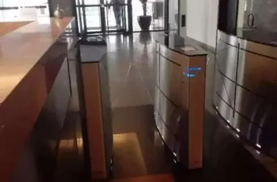 Laje comercial de alto padrão em pinheiros, são paulo-sp: 5 salas, 13 banheiros, 21 vagas de garagem - 775m²