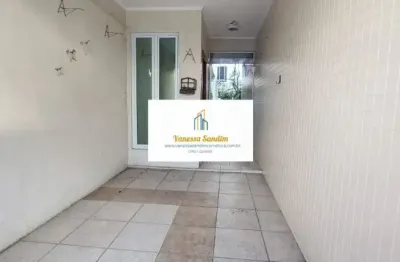 Casa sobreposta térrea, no embaré, com 3 dormitórios, sendo 2 suítes.