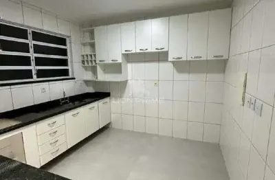 Oportunidade, sobrado à venda de 3 quartos, 1 suíte no bairro aparecida