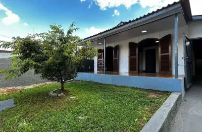 Casa com 2 quartos para alugar na rua capitão tobias pereira da cruz, 786, carioca, são josé dos pinhais por r$ 2.400