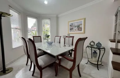 Casa com 3 quartos à venda na Rua Doutor Claudino dos Santos, 600, Centro, São José dos Pinhais por R$ 655.000