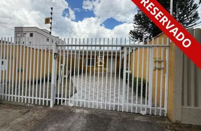 Casa com 3 quartos para alugar na Rua Juiz Danilo Bertolin Précoma, 321, Cidade Jardim, São José dos Pinhais por R$ 3.300