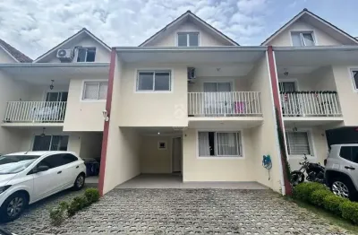 Casa em condomínio fechado com 3 quartos para alugar na Rua Padre João Wislinski, 81, Santa Cândida, Curitiba por R$ 4.500