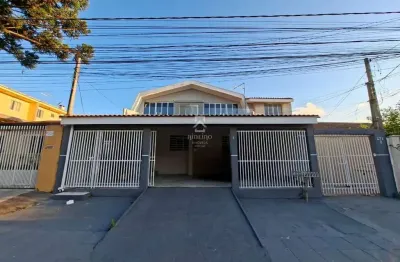Casa com 3 quartos para alugar na Rua Líbero Sant'Ana Nunes, 471, Xaxim, Curitiba por R$ 3.700