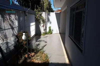Casa terrea - otima planta- 220 m2 de area construida.