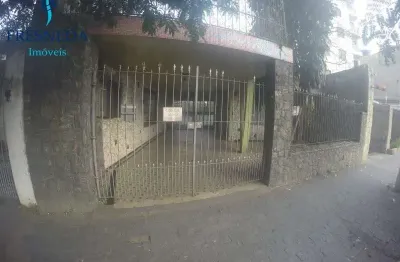 Terreno para venda!!!! ideal para construtor!! ótima localização!!! 880m², existe uma construção antiga no terreno!!!