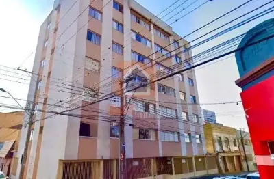 Apartamento semimobiliado à venda na região central
