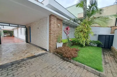 Oportunidade Rara no Ipiranga: Casa Térrea com Jardim e 5 Vagas!