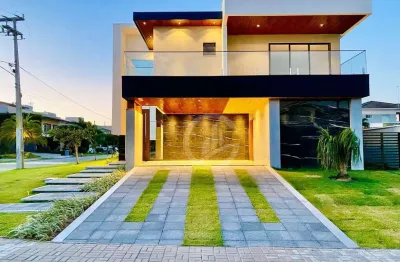 Volumetria e elegância a definem, uma bela casa de esquina para chamar de sua