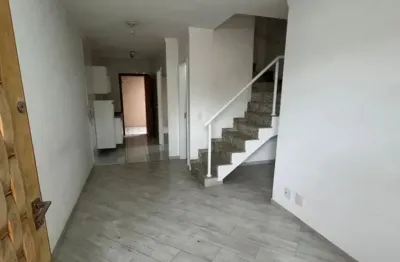 Belíssimo sobrado triplex em condomínio fechado – penha
