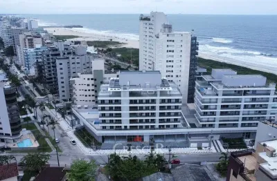 Amplo apartamento em edifício club na quadra do mar!