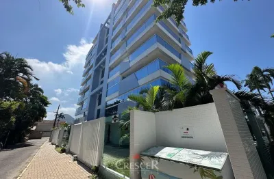 Cobertura duplex, localizada no coração de caiobá, a apenas 2 quadras do mar.