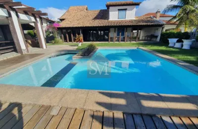 Excelente casa com 9 quartos , sendo 5 suítes, sendo uma master,todos os comodos sendo bem espaçoso, com canal navegável...