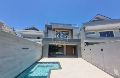 Casa contemporânea triplex à venda no recreio dos bandeirantes, rio de janeiro - 5 quartos, 4 suítes, 498m², 3 vagas de garagem, piscina no condomínio riviera del sol