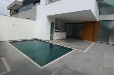 Impecável residência no recreio dos bandeirantes! casa triplex com 4 suítes, 310m², 2 vagas, piscina e sótão. confira!