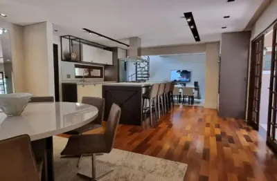 Casa térrea reformada em santa felicidade - com um amplo quintal