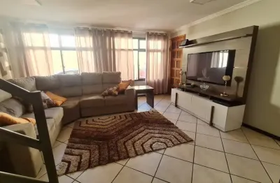 Sobrado em condomínio 4 quartos sendo 1 suíte 2 vagas