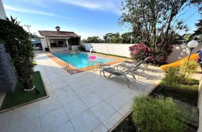 Casa à venda - 5 quartos sendo 3 suítes - 6 vagas - piscina - bandeirantes