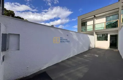 Casa geminada à venda - 2 quartos sendo 1 suíte - 2 vagas - 100m² - candelária