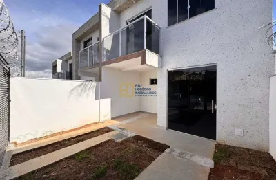 Casa Geminada à Venda -  3 Quartos sendo 1 Suíte - 2 Vagas - 145m² - Letícia