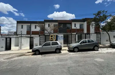 Casa geminada à venda - 2 suítes - 1 vaga - 88m² - área externa - piratininga bh