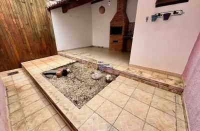 Casa geminada linear à venda - 3 quartos - 1 suíte - 2 vagas - bairro planalto