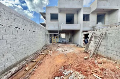 Casa geminada à venda - 4 quartos sendo 1 suíte - 4 vagas - bairro santa amélia
