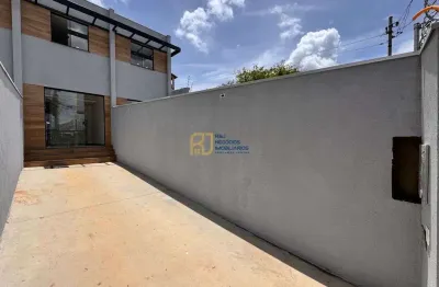 Casa geminada à venda - 2 suítes - 1 vaga - 3 banheiros - 100m²- santa mônica bh