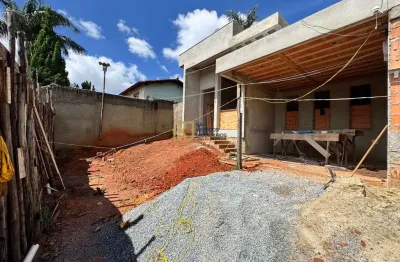 Casa de alto padrão - 4 quartos sendo 1 suíte - piscina - 2 vagas - trevo bh