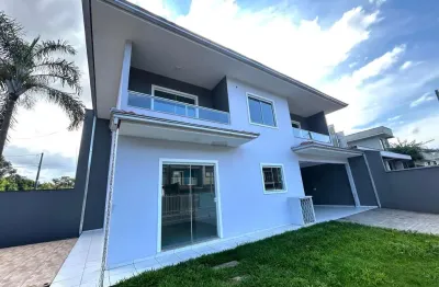 Sobrado geminado de esquina à venda no bairro jardim sofia - loteamento santos dumont - joinville/sc.  sala de estar e jantar integradas; cozinha inde