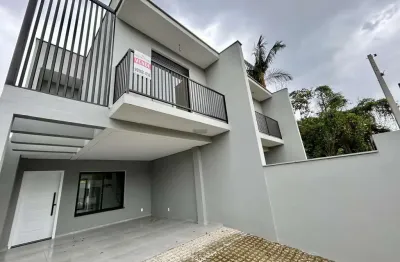 Sobrado geminado novo à venda no bairro glória - joinville-sc  excelente sobrado com fino acabamento e em uma localização privilegiada, rua tranquila.
