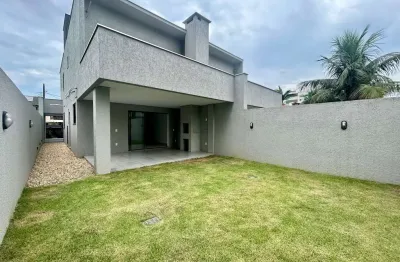 Sobrado geminado  à venda no bairro santo antônio, joinville - sc  7 metros de abertura , amplo terreno nos fundos.