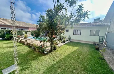 Terreno: 420m2 - casa: 95m2 averbada,  1 suíte + 2 dormitórios, sala de estar, sala de tv,  sala de jantar e cozinha.  edícula: 60m2,   varanda com ch